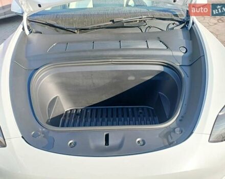 Белый Тесла Model Y, объемом двигателя 0 л и пробегом 17 тыс. км за 28500 $, фото 9 на Automoto.ua