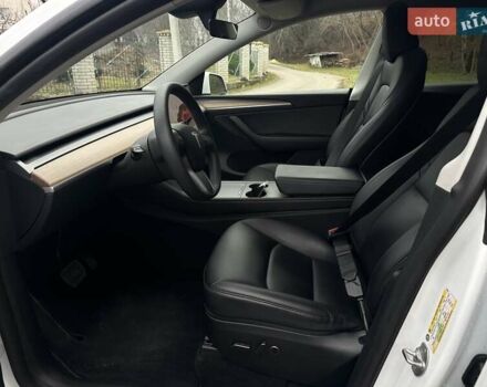 Белый Тесла Model Y, объемом двигателя 0 л и пробегом 42 тыс. км за 26999 $, фото 19 на Automoto.ua