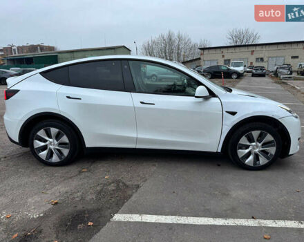 Білий Тесла Model Y, об'ємом двигуна 0 л та пробігом 50 тис. км за 21900 $, фото 2 на Automoto.ua