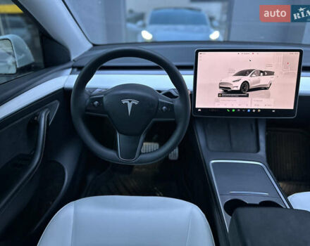 Белый Тесла Model Y, объемом двигателя 0 л и пробегом 25 тыс. км за 28900 $, фото 15 на Automoto.ua