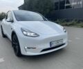Білий Тесла Model Y, об'ємом двигуна 0 л та пробігом 64 тис. км за 28500 $, фото 2 на Automoto.ua