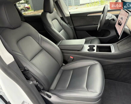 Белый Тесла Model Y, объемом двигателя 0 л и пробегом 45 тыс. км за 35500 $, фото 31 на Automoto.ua