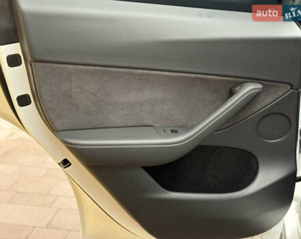 Тесла Model Y 2023 в Новояворовск на Automoto.ua Белый Тесла Model Y, объемом двигателя 0 л и пробегом 41 тыс. км за 28300 $, фото 43 на Automoto.ua