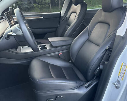 Белый Тесла Model Y, объемом двигателя 0 л и пробегом 41 тыс. км за 27950 $, фото 29 на Automoto.ua