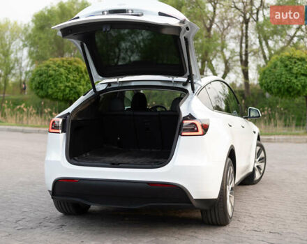 Белый Тесла Model Y, объемом двигателя 0 л и пробегом 4 тыс. км за 38500 $, фото 46 на Automoto.ua