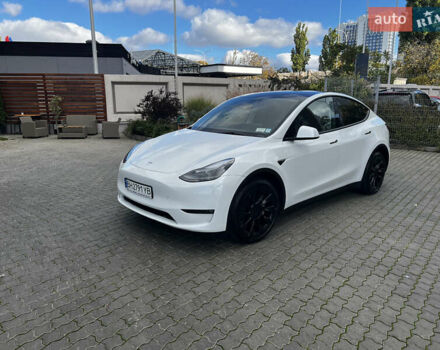 Белый Тесла Model Y, объемом двигателя 0 л и пробегом 98 тыс. км за 28000 $, фото 3 на Automoto.ua