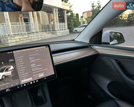 Білий Тесла Model Y, об'ємом двигуна 0 л та пробігом 45 тис. км за 27500 $, фото 43 на Automoto.ua