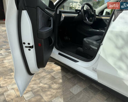 Белый Тесла Model Y, объемом двигателя 0 л и пробегом 20 тыс. км за 39000 $, фото 25 на Automoto.ua