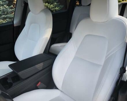 Белый Тесла Model Y, объемом двигателя 0 л и пробегом 30 тыс. км за 33800 $, фото 2 на Automoto.ua