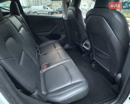Білий Тесла Model Y, об'ємом двигуна 0 л та пробігом 50 тис. км за 21900 $, фото 25 на Automoto.ua