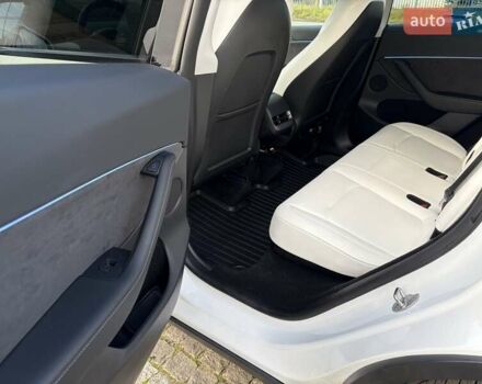 Белый Тесла Model Y, объемом двигателя 0 л и пробегом 47 тыс. км за 32500 $, фото 17 на Automoto.ua