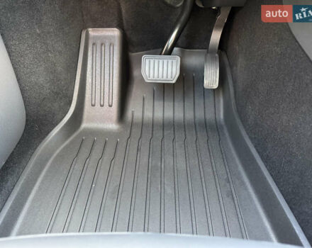 Белый Тесла Model Y, объемом двигателя 0 л и пробегом 26 тыс. км за 29900 $, фото 82 на Automoto.ua