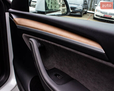 Білий Тесла Model Y, об'ємом двигуна 0 л та пробігом 11 тис. км за 30000 $, фото 33 на Automoto.ua