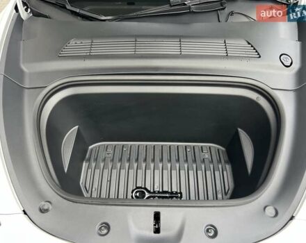 Белый Тесла Model Y, объемом двигателя 0 л и пробегом 2 тыс. км за 34500 $, фото 40 на Automoto.ua