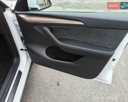 Белый Тесла Model Y, объемом двигателя 0 л и пробегом 18 тыс. км за 29000 $, фото 34 на Automoto.ua