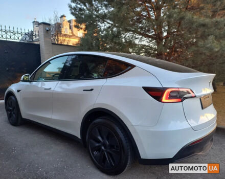Белый Тесла Model Y, объемом двигателя 0 л и пробегом 0 тыс. км за 44150 $, фото 4 на Automoto.ua