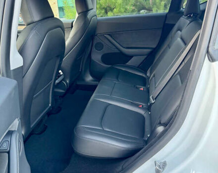 Білий Тесла Model Y, об'ємом двигуна 0 л та пробігом 61 тис. км за 30000 $, фото 16 на Automoto.ua