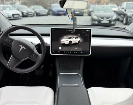 Белый Тесла Model Y, объемом двигателя 0 л и пробегом 23 тыс. км за 26500 $, фото 24 на Automoto.ua