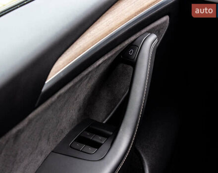 Білий Тесла Model Y, об'ємом двигуна 0 л та пробігом 11 тис. км за 30000 $, фото 31 на Automoto.ua