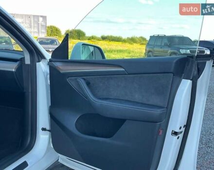 Белый Тесла Model Y, объемом двигателя 0 л и пробегом 34 тыс. км за 31440 $, фото 18 на Automoto.ua