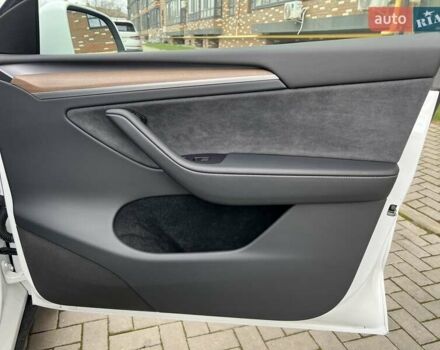 Белый Тесла Model Y, объемом двигателя 0 л и пробегом 2 тыс. км за 34500 $, фото 10 на Automoto.ua
