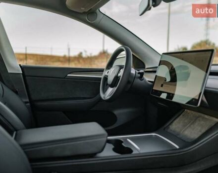 Білий Тесла Model Y, об'ємом двигуна 0 л та пробігом 5 тис. км за 29900 $, фото 36 на Automoto.ua