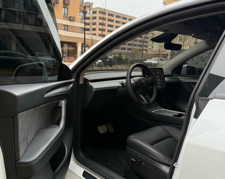 Белый Тесла Model Y, объемом двигателя 0 л и пробегом 17 тыс. км за 31300 $, фото 15 на Automoto.ua