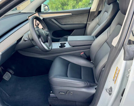 Білий Тесла Model Y, об'ємом двигуна 0 л та пробігом 61 тис. км за 30000 $, фото 10 на Automoto.ua