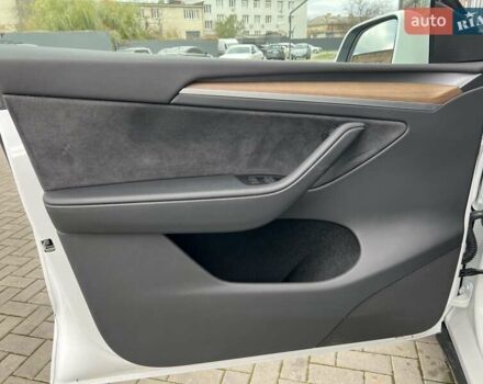 Белый Тесла Model Y, объемом двигателя 0 л и пробегом 2 тыс. км за 34500 $, фото 31 на Automoto.ua