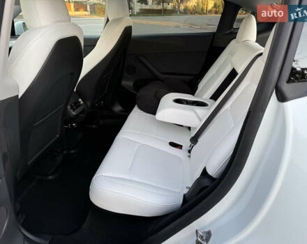 Белый Тесла Model Y, объемом двигателя 0 л и пробегом 17 тыс. км за 37500 $, фото 7 на Automoto.ua