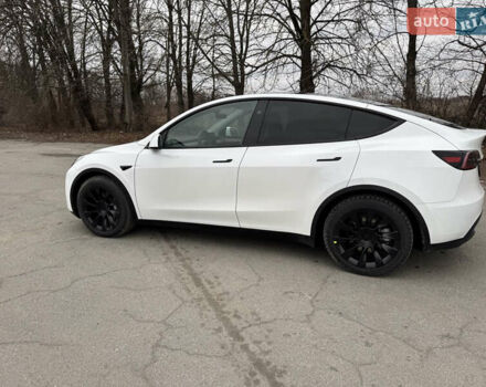 Белый Тесла Model Y, объемом двигателя 0 л и пробегом 10 тыс. км за 32000 $, фото 8 на Automoto.ua