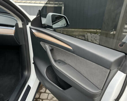 Белый Тесла Model Y, объемом двигателя 0 л и пробегом 35 тыс. км за 29000 $, фото 9 на Automoto.ua