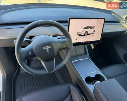 Белый Тесла Model Y, объемом двигателя 0 л и пробегом 26 тыс. км за 29900 $, фото 46 на Automoto.ua
