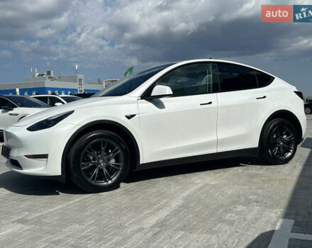 Белый Тесла Model Y, объемом двигателя 0 л и пробегом 5 тыс. км за 33500 $, фото 1 на Automoto.ua