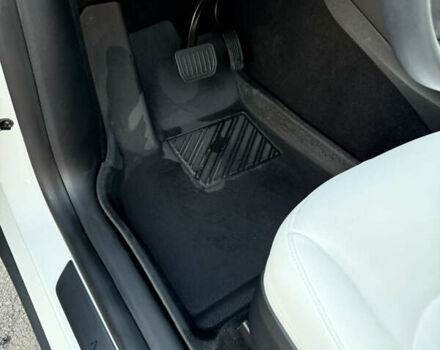 Белый Тесла Model Y, объемом двигателя 0 л и пробегом 17 тыс. км за 37500 $, фото 9 на Automoto.ua