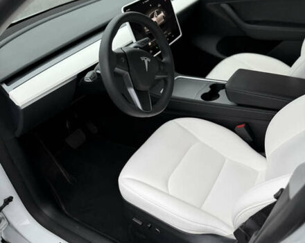 Белый Тесла Model Y, объемом двигателя 0 л и пробегом 23 тыс. км за 26500 $, фото 13 на Automoto.ua