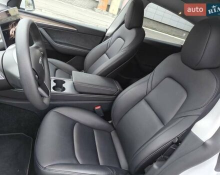 Белый Тесла Model Y, объемом двигателя 0 л и пробегом 18 тыс. км за 29000 $, фото 29 на Automoto.ua