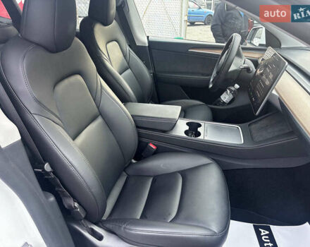 Белый Тесла Model Y, объемом двигателя 0 л и пробегом 25 тыс. км за 33290 $, фото 18 на Automoto.ua