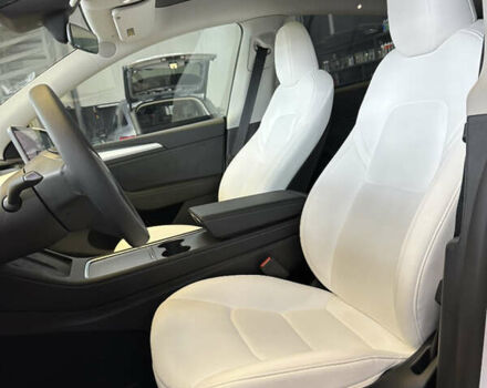 Белый Тесла Model Y, объемом двигателя 0 л и пробегом 22 тыс. км за 34500 $, фото 16 на Automoto.ua