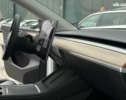 Белый Тесла Model Y, объемом двигателя 0 л и пробегом 33 тыс. км за 34890 $, фото 17 на Automoto.ua