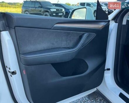Белый Тесла Model Y, объемом двигателя 0 л и пробегом 34 тыс. км за 31440 $, фото 39 на Automoto.ua