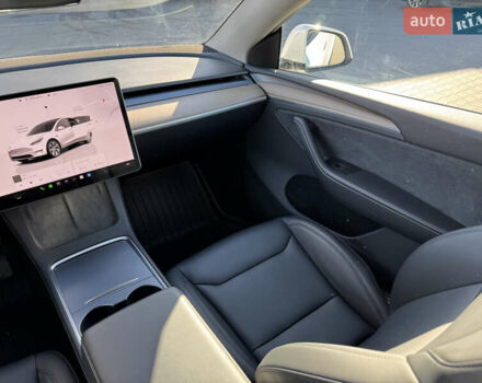Белый Тесла Model Y, объемом двигателя 0 л и пробегом 26 тыс. км за 29900 $, фото 78 на Automoto.ua