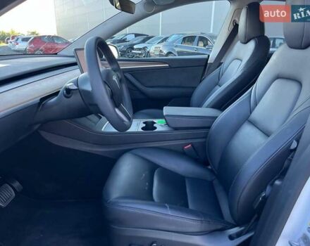 Белый Тесла Model Y, объемом двигателя 0 л и пробегом 34 тыс. км за 30890 $, фото 38 на Automoto.ua