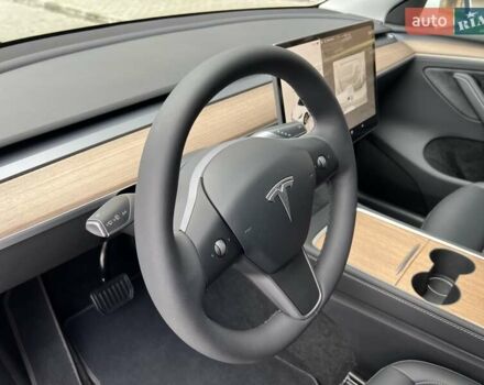 Белый Тесла Model Y, объемом двигателя 0 л и пробегом 2 тыс. км за 34500 $, фото 37 на Automoto.ua