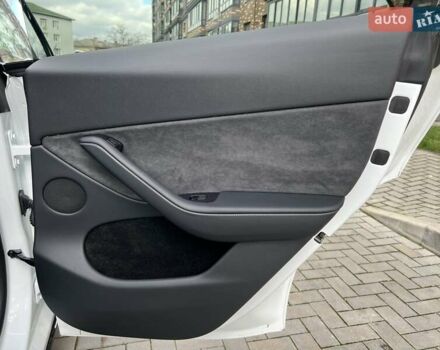 Белый Тесла Model Y, объемом двигателя 0 л и пробегом 2 тыс. км за 34500 $, фото 19 на Automoto.ua
