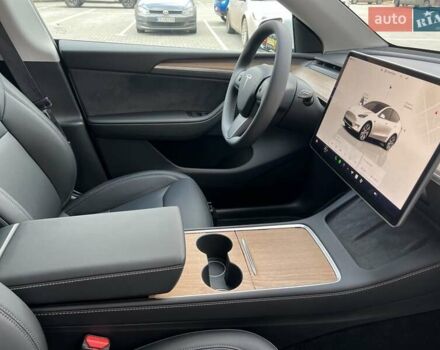 Белый Тесла Model Y, объемом двигателя 0 л и пробегом 2 тыс. км за 34500 $, фото 15 на Automoto.ua
