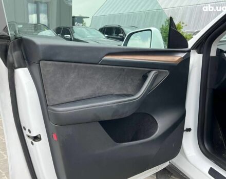 Белый Тесла Model Y, объемом двигателя 0 л и пробегом 33 тыс. км за 34890 $, фото 42 на Automoto.ua