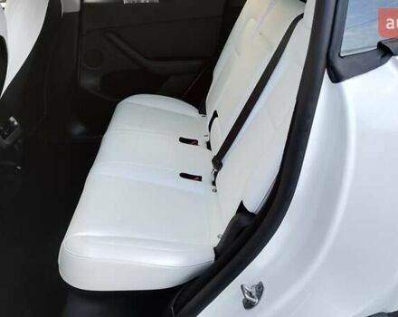 Белый Тесла Model Y, объемом двигателя 0 л и пробегом 8 тыс. км за 27300 $, фото 1 на Automoto.ua