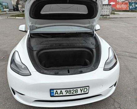 Белый Тесла Model Y, объемом двигателя 0 л и пробегом 18 тыс. км за 29000 $, фото 37 на Automoto.ua