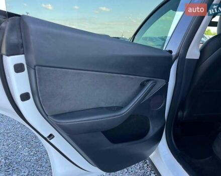 Белый Тесла Model Y, объемом двигателя 0 л и пробегом 34 тыс. км за 30890 $, фото 34 на Automoto.ua